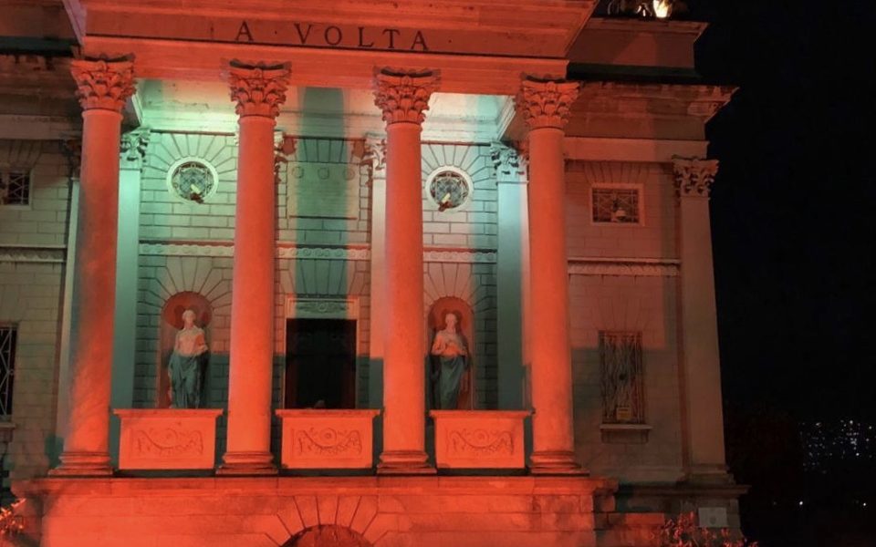 Giornata contro la violenza sulle donne: il Tempio Voltiano si tinge d’arancione