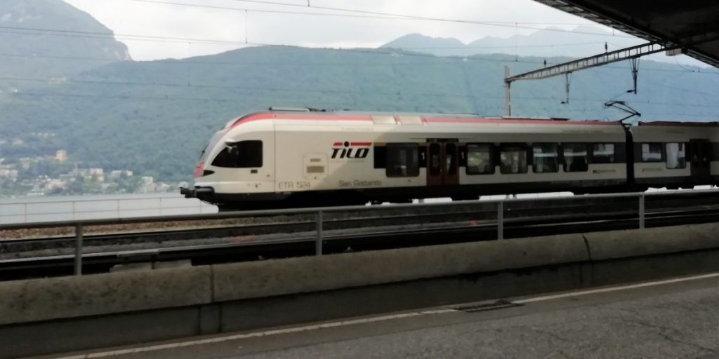Meno treni Tilo per Malpensa. Intanto si aggravano i numeri svizzeri del Covid