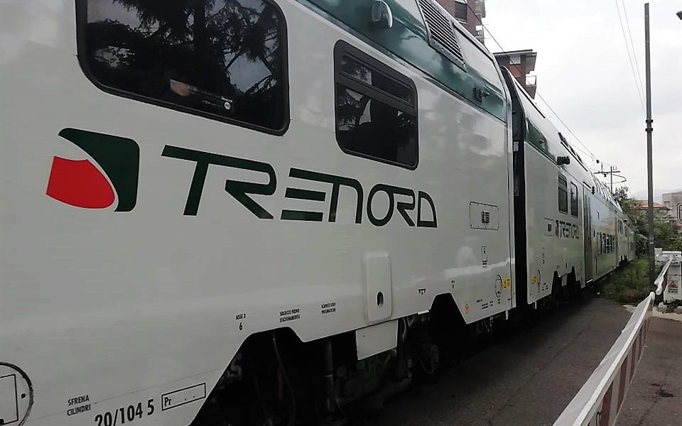 Aggressione a Seregno per una capotreno comasca. La donna colpita da un passeggero che viaggiava senza biglietto