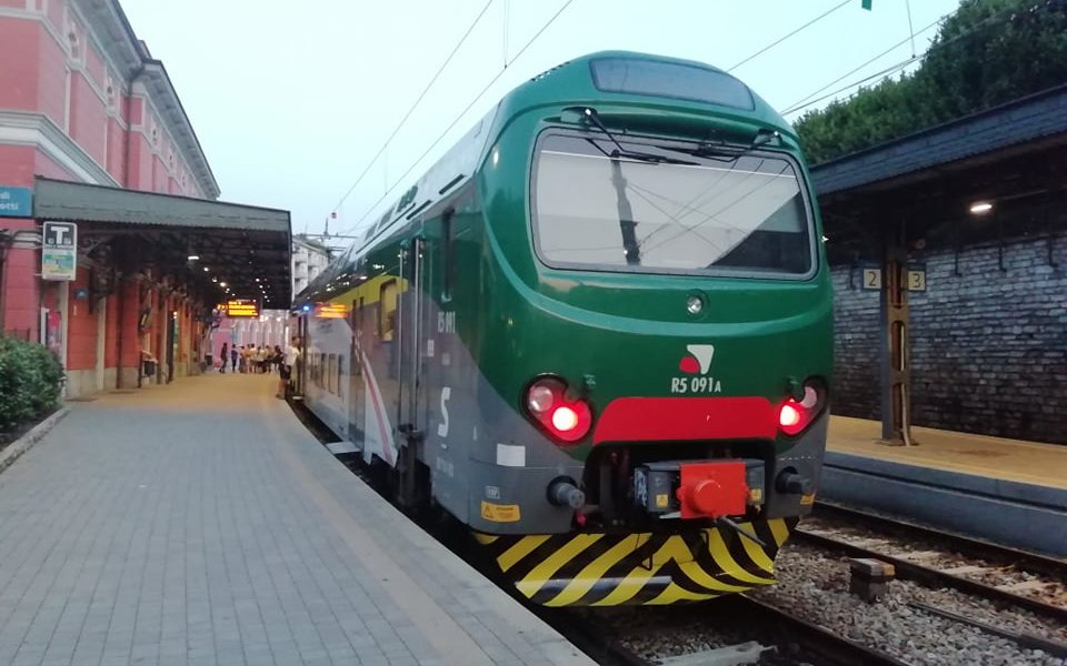 Giornata infernale per i pendolari comaschi