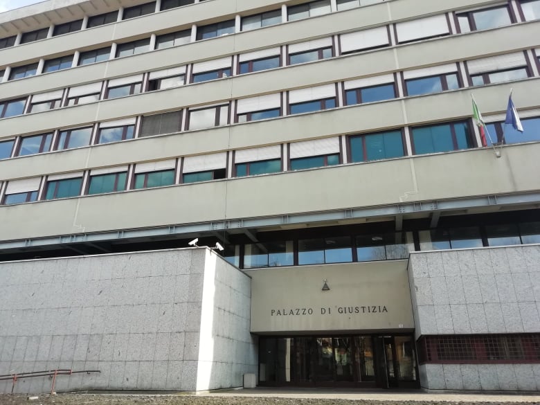 L’arresto del sindaco di Valsolda, l’intercettazione: «Cinquantamila li facciamo in nero»
