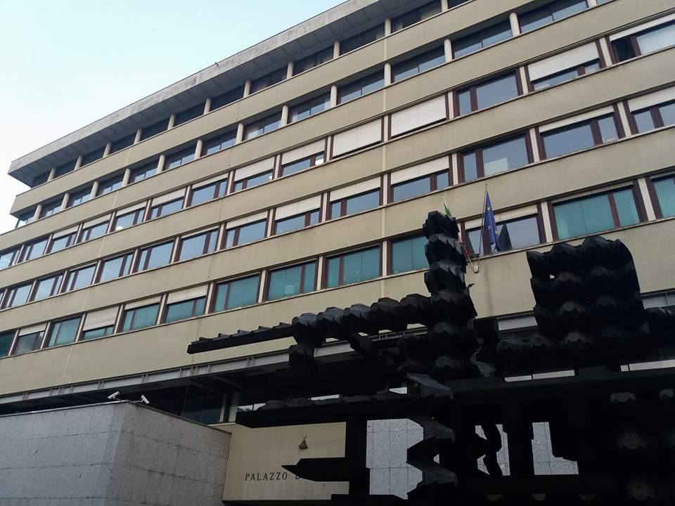 “Educavano” il figlio a colpi di cinghia, condannati in Tribunale a Como