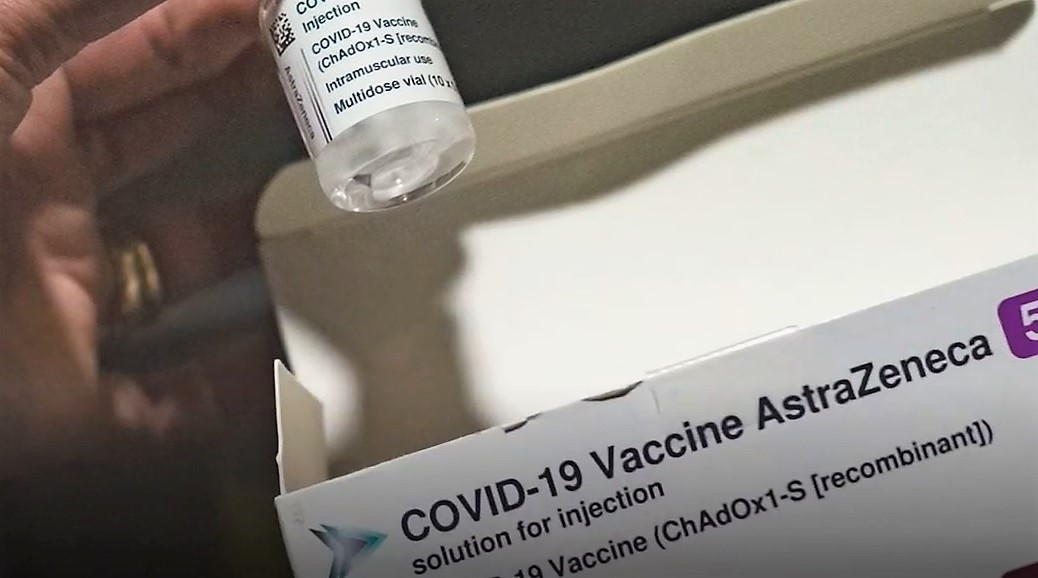 Lo stop ad AstraZeneca rallenta la campagna: reazioni di attesa e  speranza