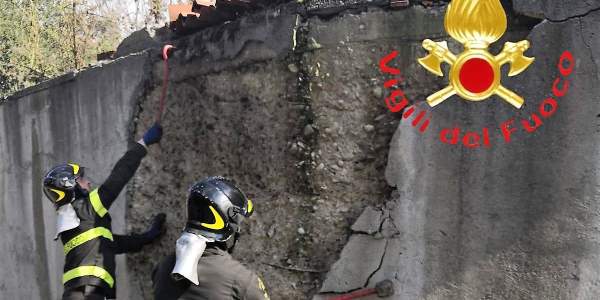 Como, cede un muro in via Salvadonica: l’intervento dei vigili del fuoco