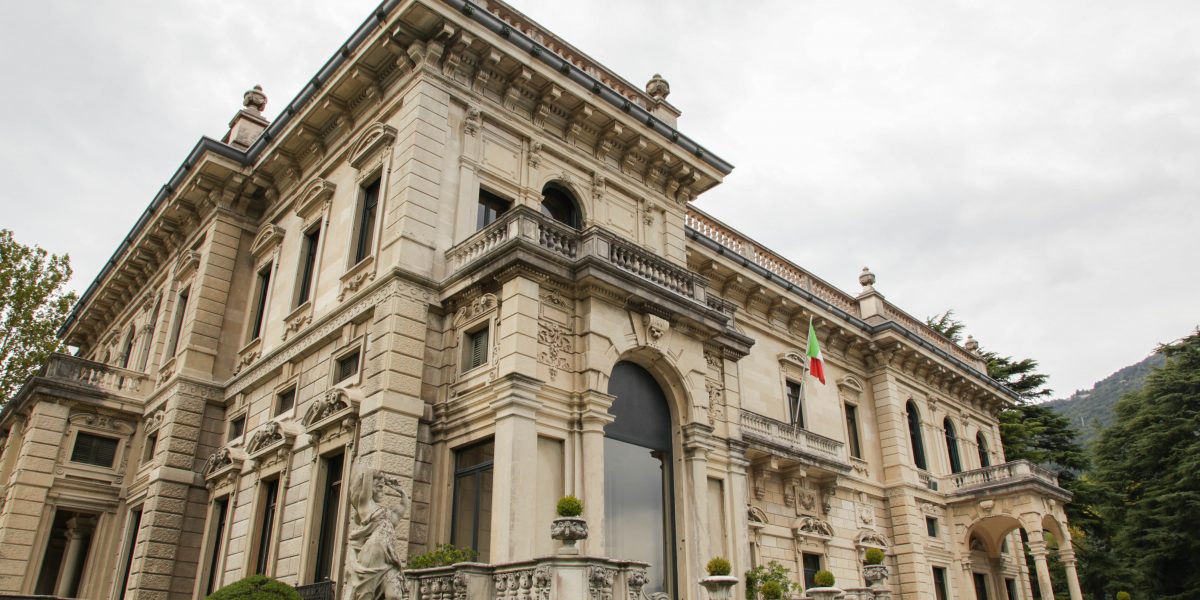 Anna Gastel conduce nelle stanze di Visconti