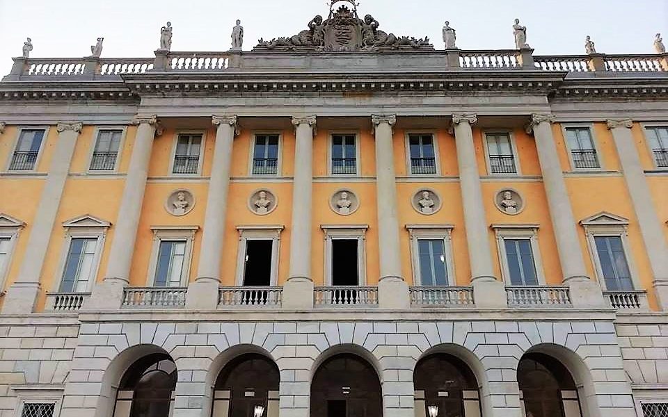 Hong Kong a Villa Olmo