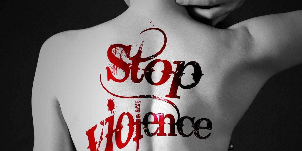 Contro la violenza sulle donne la cultura si colora di    rosso
