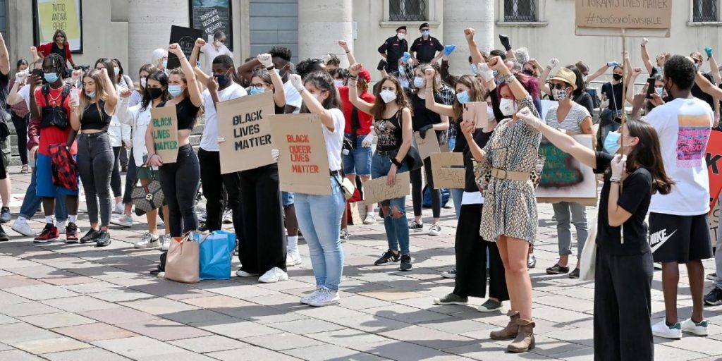 “Black lives matter”, la protesta a Como