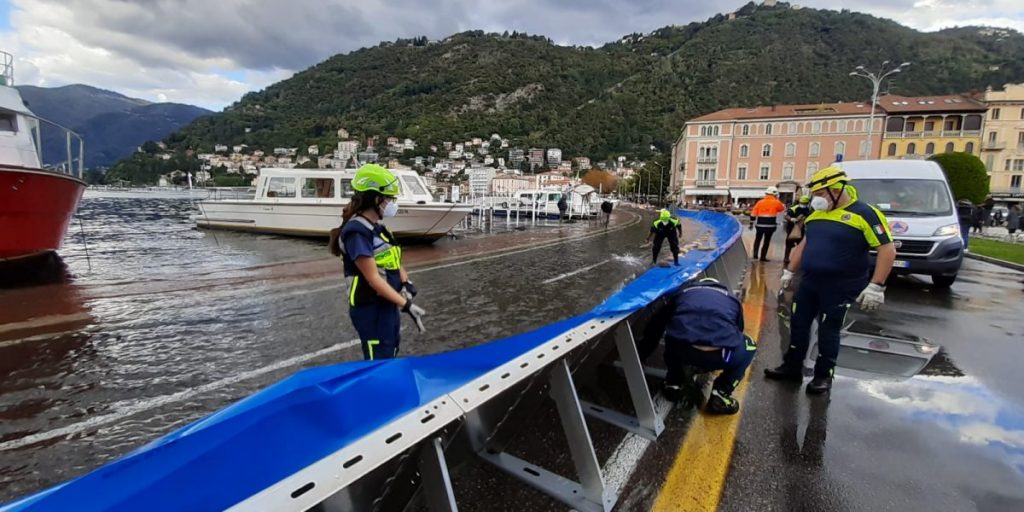 Il Lago di Como esonda. A sorpresa compaiono le mini paratie. A Venezia invece il Mose funziona