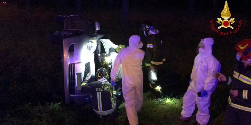 Faloppio, si ribalta con l’auto ferita una 51enne