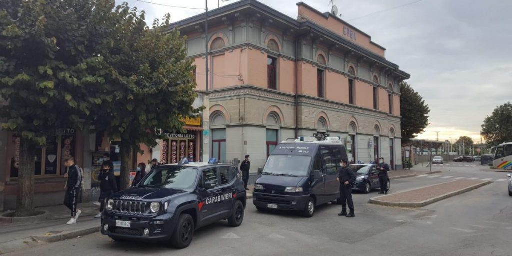 Lite in piazza Padania a Erba: arrestati un uomo e una donna