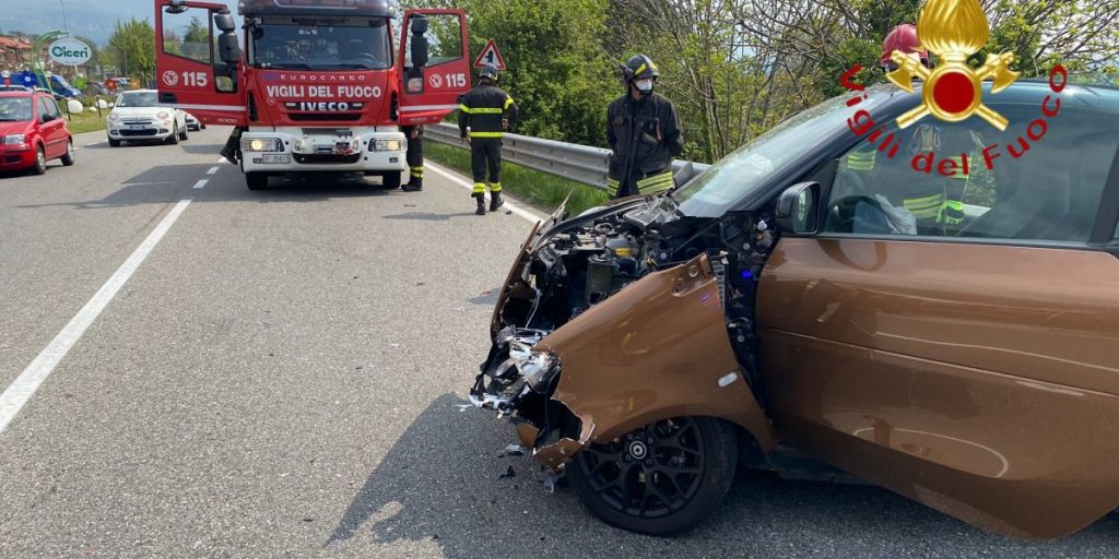 Incidente ad Albavilla: scontro tra auto, tre i contusi