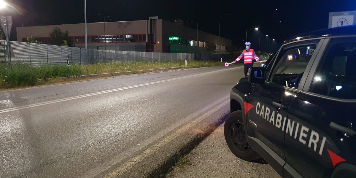 Aggredito e rapinato in centro a Erba: denunciati due marocchini di 20 e 26 anni