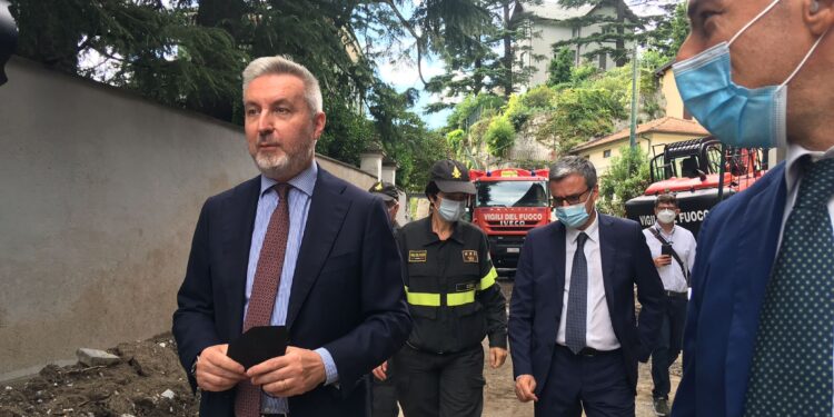 Maltempo, il ministro della Difesa Guerini nel Comasco