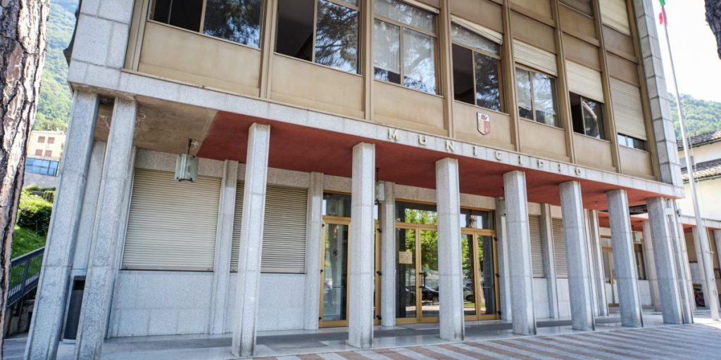 Campione d’Italia, ora l’Inps batte cassa. Chiesti i contributi sugli stipendi non pagati