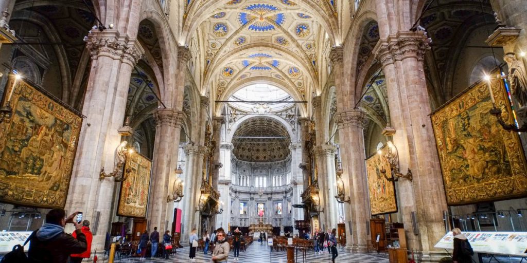 Coronavirus, il vescovo Cantoni sospende le celebrazioni eucaristiche. Tutte le indicazioni della Diocesi