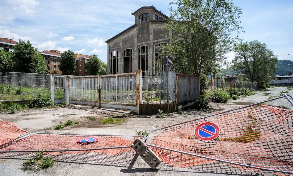 Ex Ticosa, scoppia il caso delle recinzioni