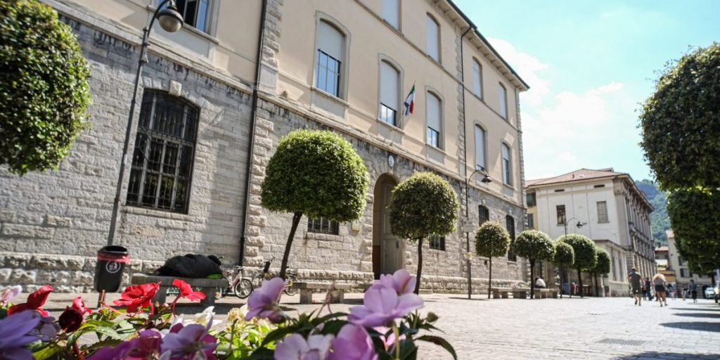 Censimento sulla sicurezza delle scuole. Lavori in via Perti, Albate può aspettare