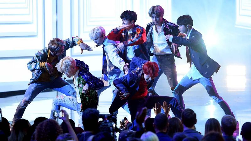 Bts, al multisala Uci la boyband coreana lancia il terzo film
