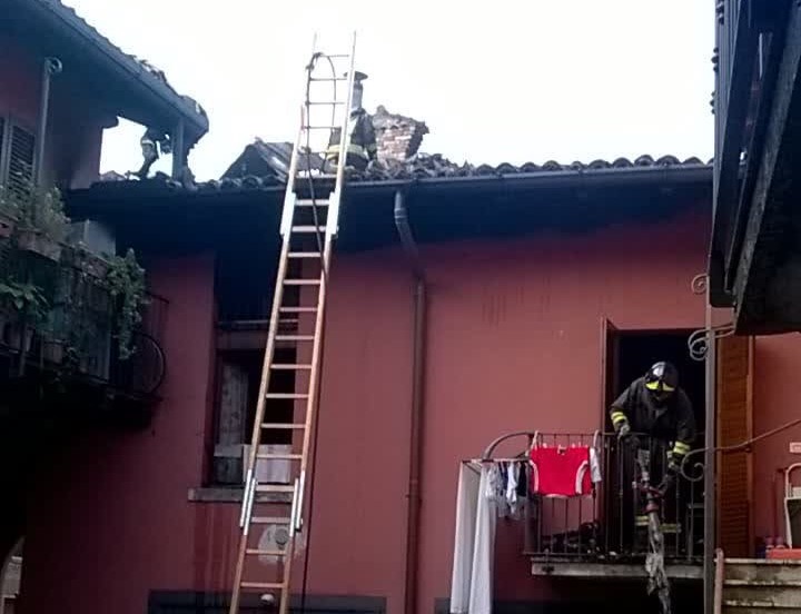 Incendio in una casa di Erba: coppia fugge dalle fiamme