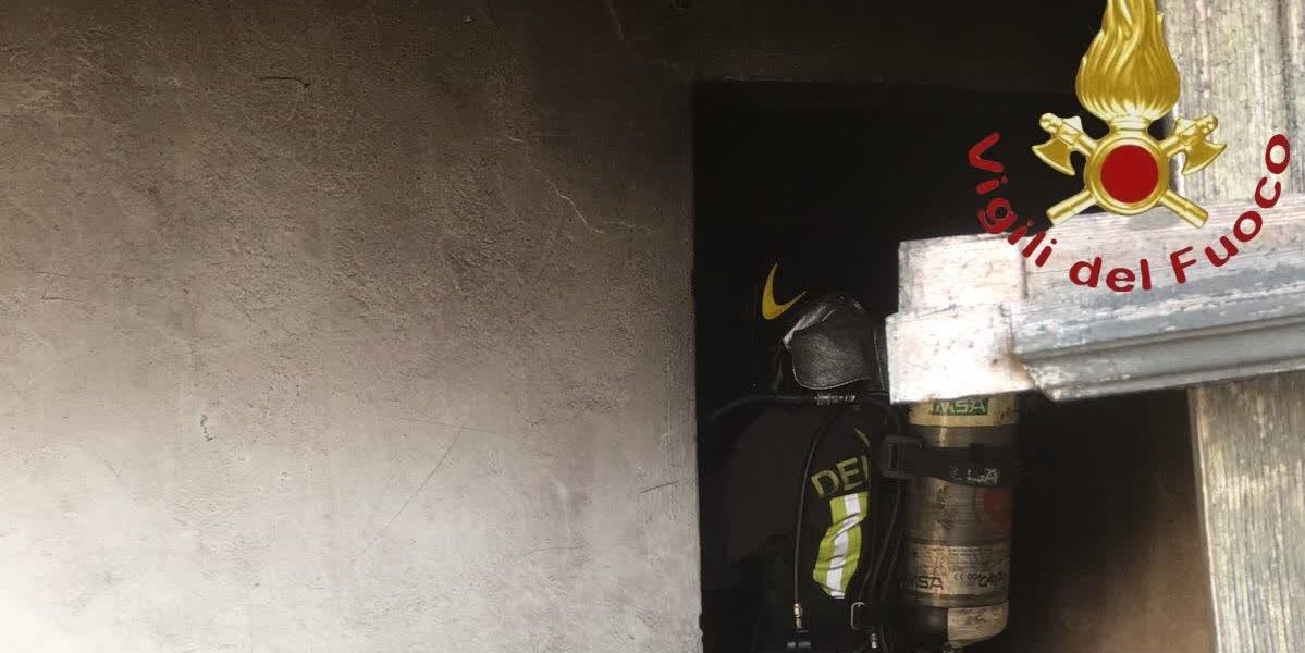 In fiamme l’ex oratorio femminile di Vighizzolo