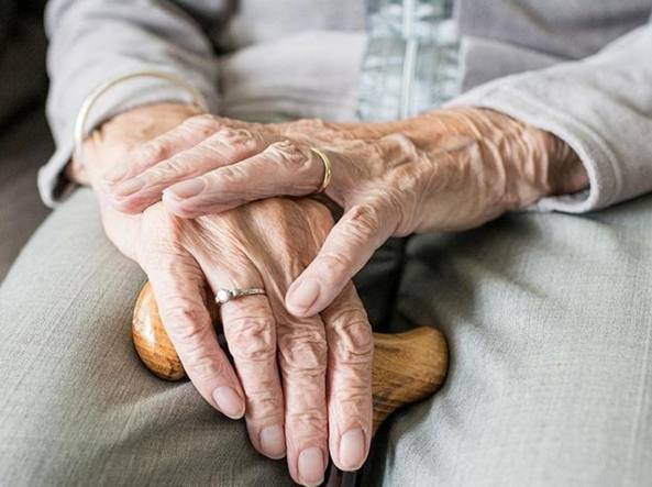 L’allarme del geriatra: «Servono Rsa dedicate ai malati di Covid»