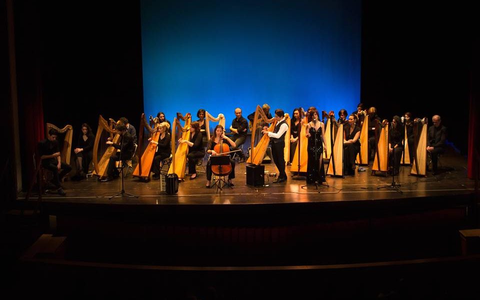 Celtic Harp Orchestra in Sant’Abbondio e Banda Baradello a Villa Olmo
