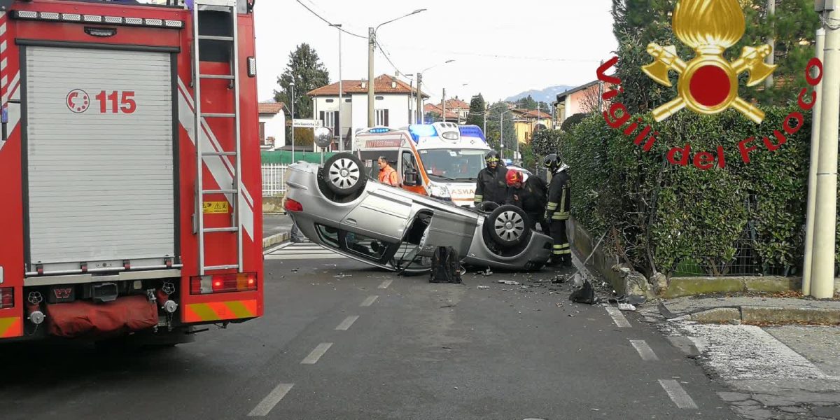 Olgiate, auto ribaltata, ferito un 40enne