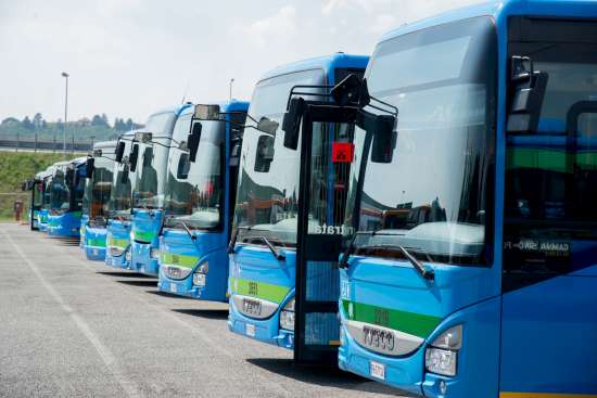 Molestie ad una giovane disabile: arrestato mentre scende dal bus