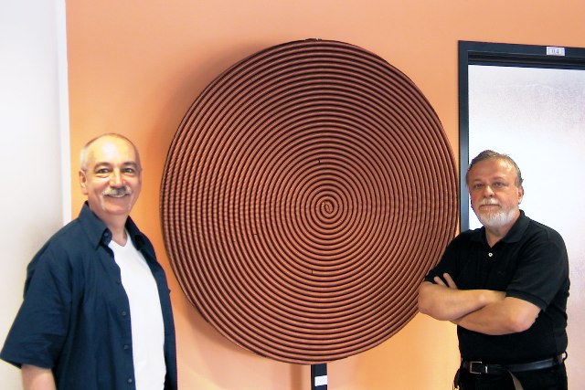 Barlusconi, il maestro che dipinge con il laser