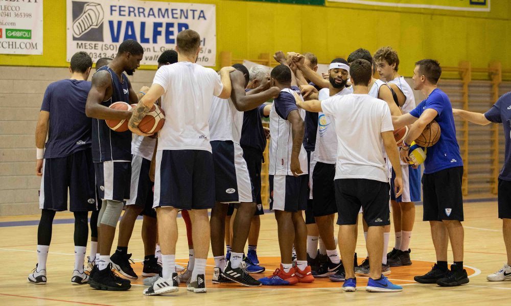 Pallacanestro, oggi amichevole a Chiavenna tra Cantù e Bologna