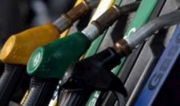 Benzina, l’Europa contro la carta sconto  regionale. Bruxelles: «Correggete la norma entro due mesi»