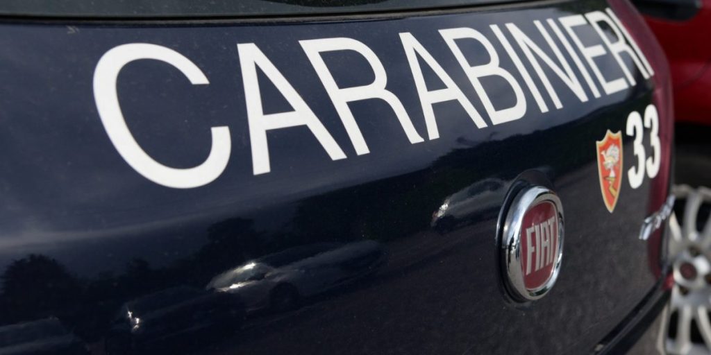 Rubano gasolio da un camion: arrestati dopo aver  sottratto 160 litri