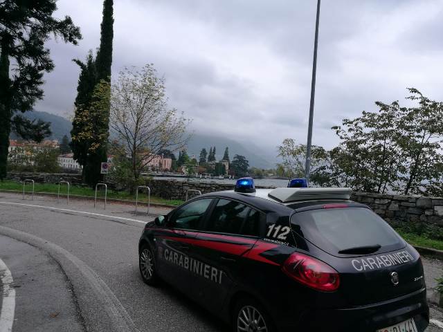 Menaggio, una chat per “schivare” i carabinieri