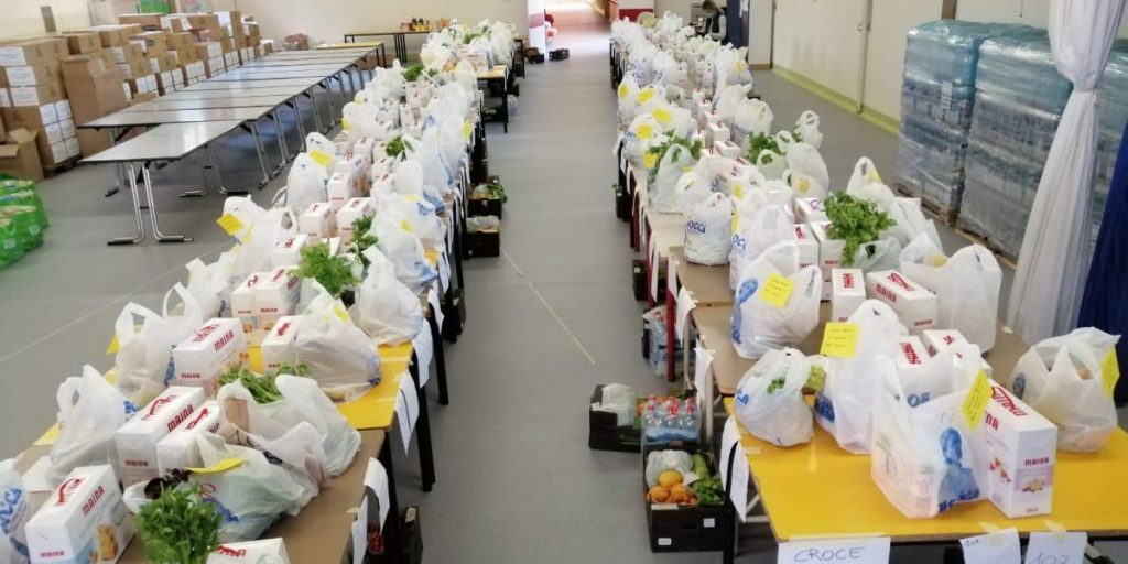 Como, generi alimentari consegnati a 102 famiglie