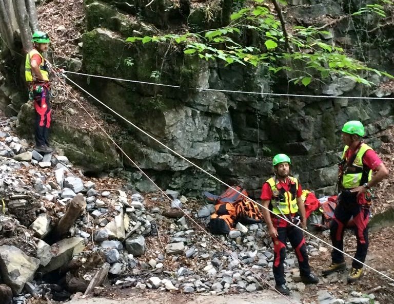 Inciampa e cade: donna di Seveso soccorsa sui monti di Plesio
