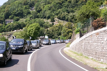 Traffico caos a Como e a Laglio, sulla Regina, a causa dei cantieri
