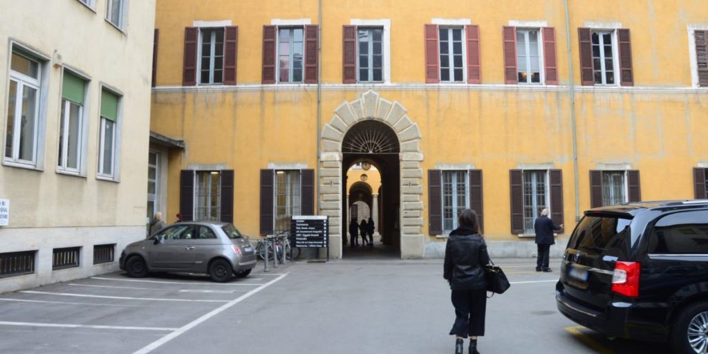 Ingorghi in via Isonzo, appello dei residenti al Comune