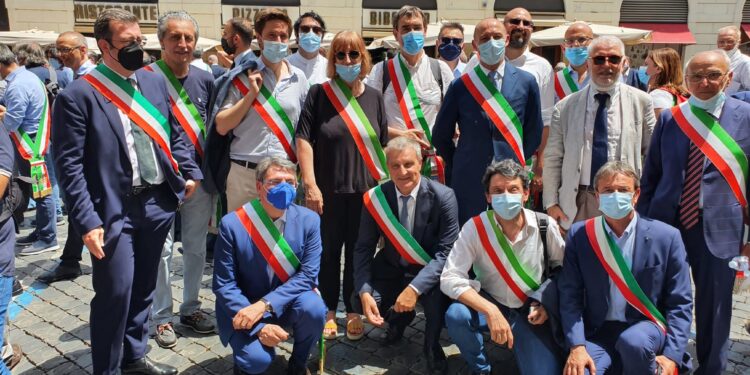 Dignità per i sindaci, il corteo di Anci Lombardia a Roma