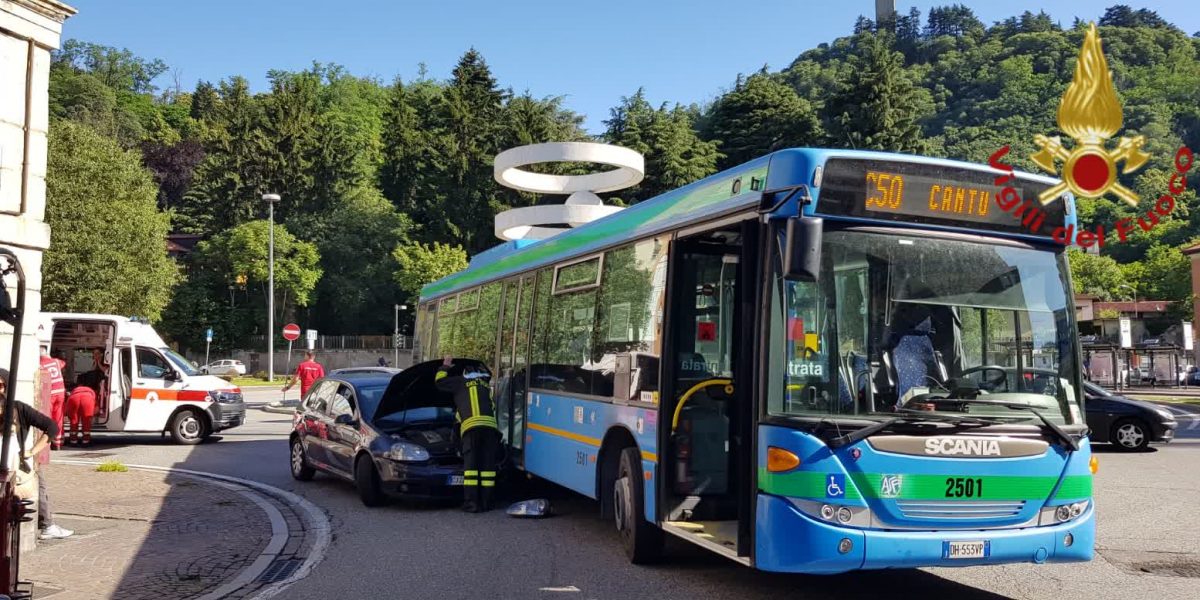 Camerlata, incidente tra un bus e un auto. Traffico in tilt