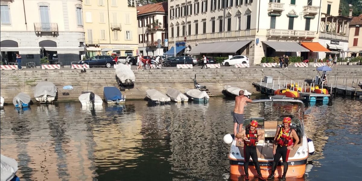 Barca incagliata per il lago basso: vigili del fuoco a Sant’Agostino