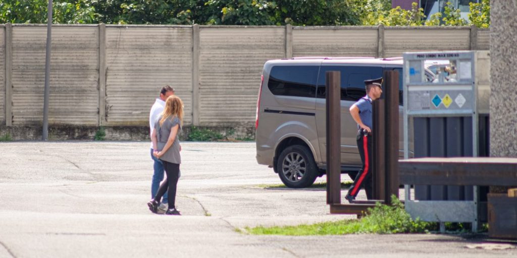 Erba, interrogato il complice del fratello in fuga. «L’ho accompagnato, non sapevo della pistola»