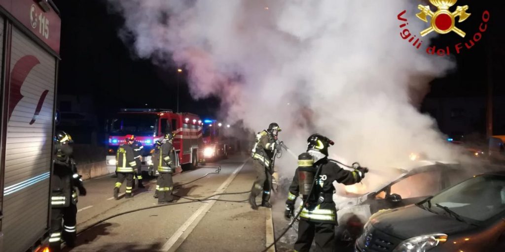Due incendi nella serata di ieri. Sei auto in fiamme a Lomazzo