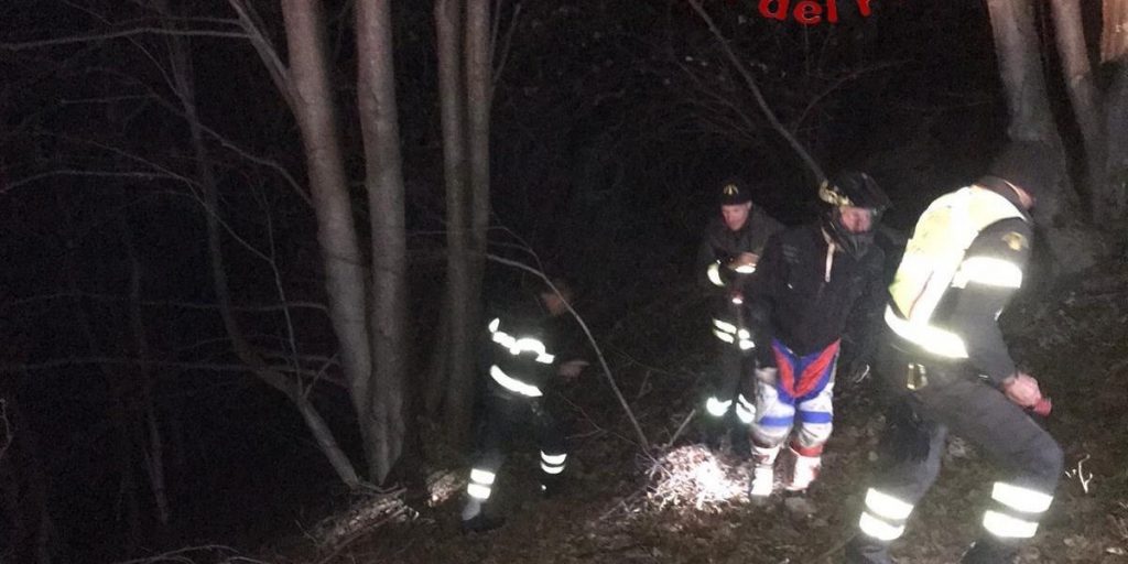 Alpe del Vicerè: lasciano la moto sul sentiero e si perdono nel bosco