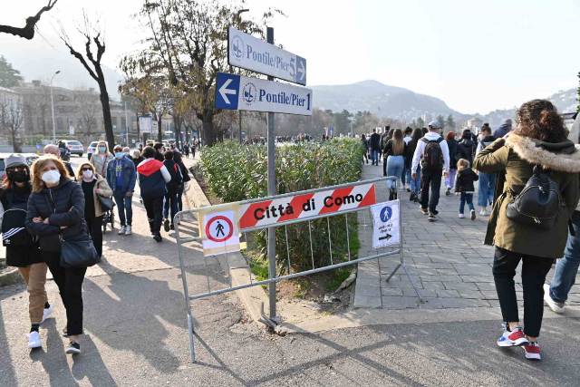 Città presa d’assalto, chiusura anticipata per viale Geno