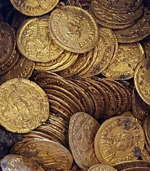 Centinaia di monete d’oro della tarda epoca imperiale