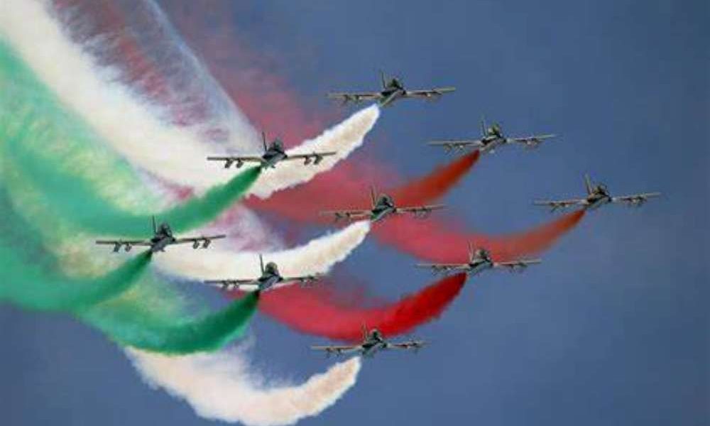 Le leggendarie Frecce Tricolori solcheranno il cielo del Lario