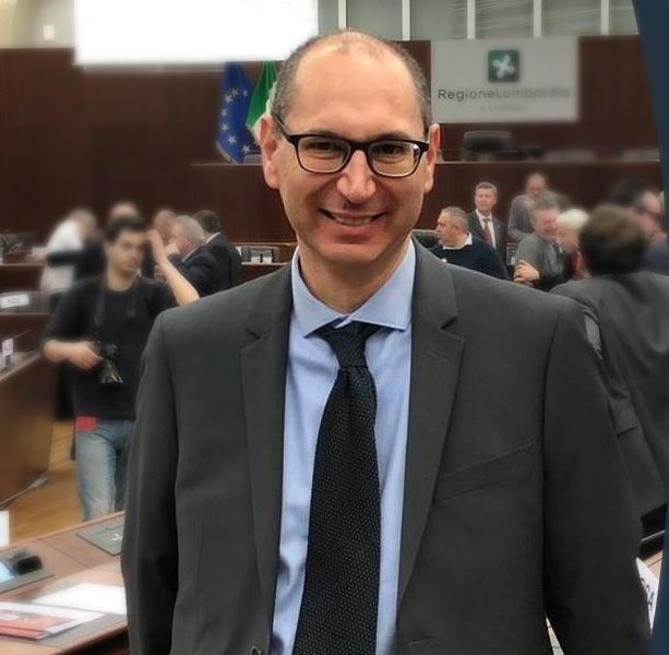 Il consigliere regionale 5 Stelle Marco Fumagalli ospite lunedì sera del “Dariosauro”