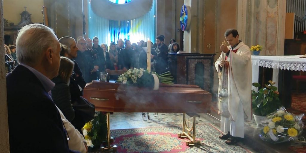 Questa mattina a Rebbio l’ultimo saluto al giovane travolto e ucciso in via Paoli