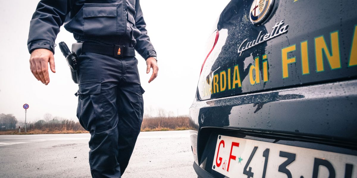 Cocaina nel box, arrestato un 35enne